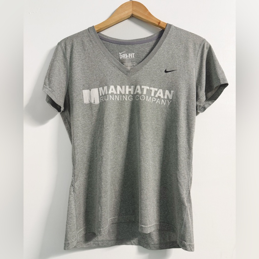 Nike Dri-FIT Gray V-Neck Tee Women’s Large Manhattan Running Company